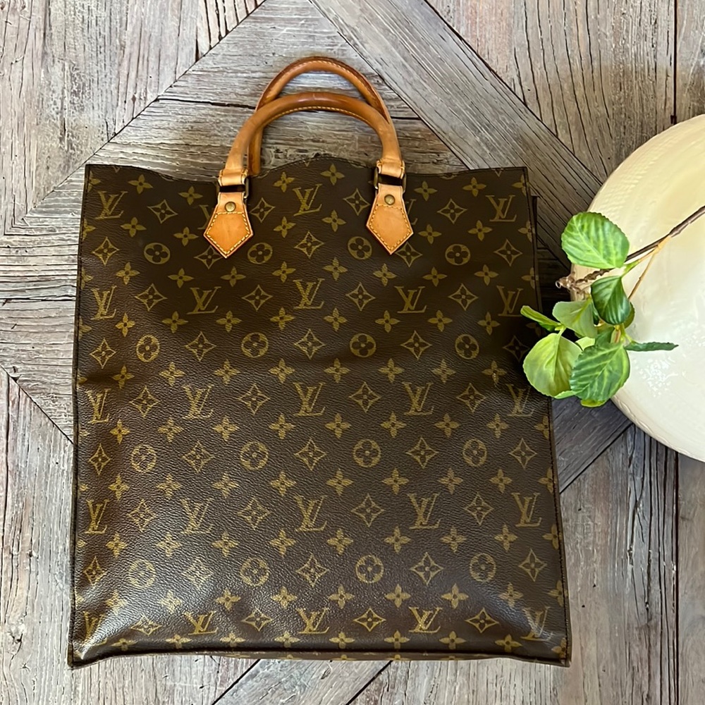 Authentic LOUIS VUITTON Sac Plat